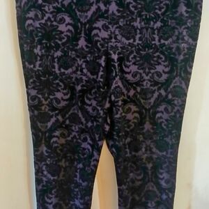 Roz & Ali Purple and Black Damask Leggings Plus Size 1X